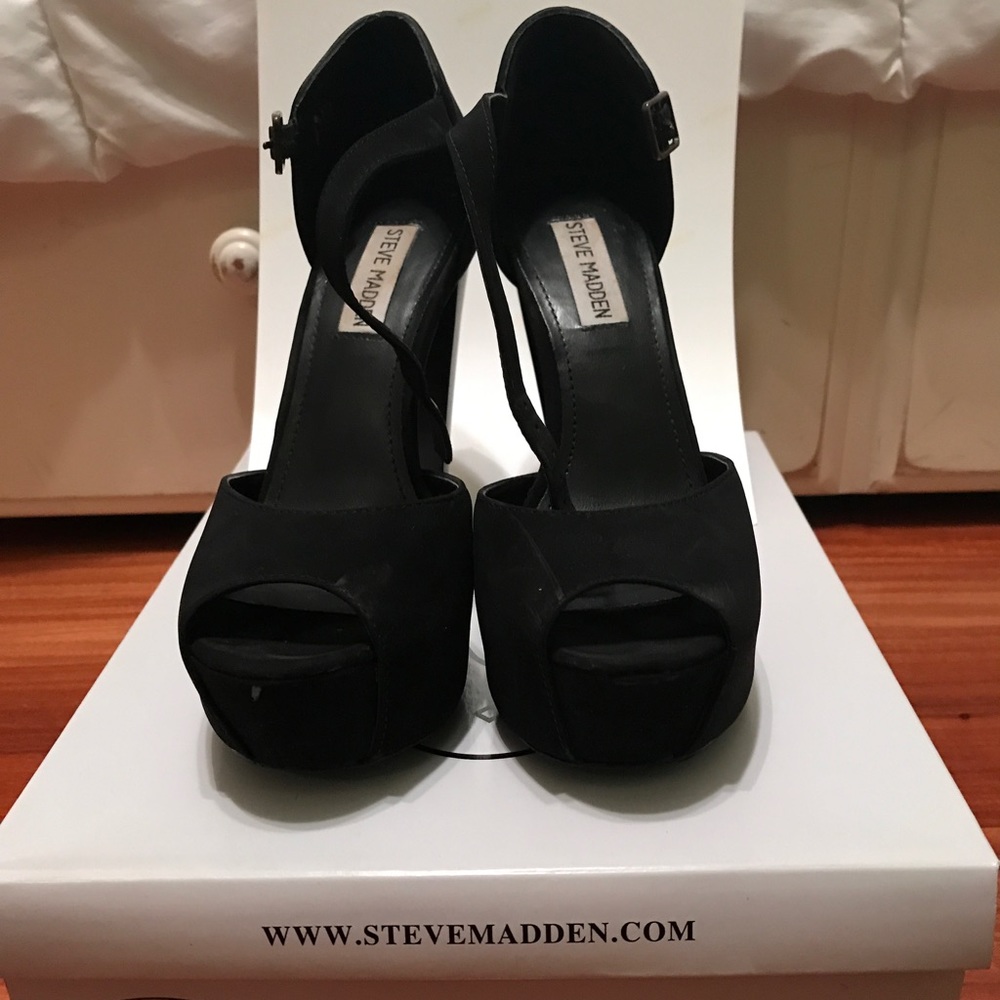 Steve Madden Desireee Black Platform Heels